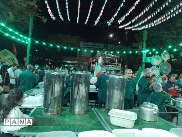 طعم خدمت و محبت؛ عطر فاطمی در «چایخانه حضرت زهرا (س)» پیچید
