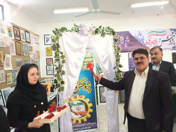 تقدیر هم‌زمان با هفته پژوهش و فناوری از ۱۵ معلم و دانش‌آموز پژوهشگر برتر در بهبهان 