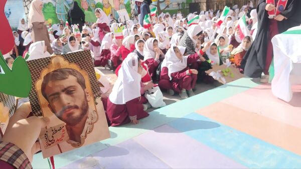 جشن دهه انقلاب و زنگ حماسه آفرینی انقلاب در دبستان شطیطه ۲