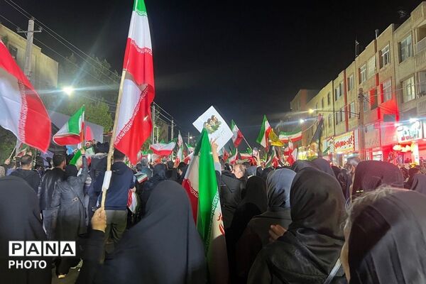 اجتماع با شکوه شهرستان ملارد در چهلم شهدای میناب