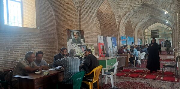 میز خدمت اداره‌های شهرستان نیشابور در جمعه خشم و نصر 