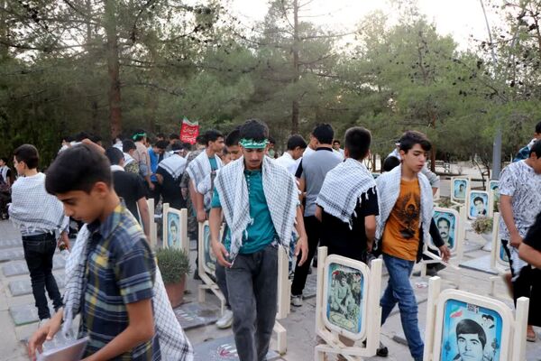 پویندگان پسر دوره ولایت (ایرانیوم ) در گلستان شهدای اصفهان 