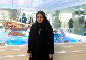 بازدید دانش‌آموزان دختر نخبه فرهنگی هنری کشور از موزه رضوی 