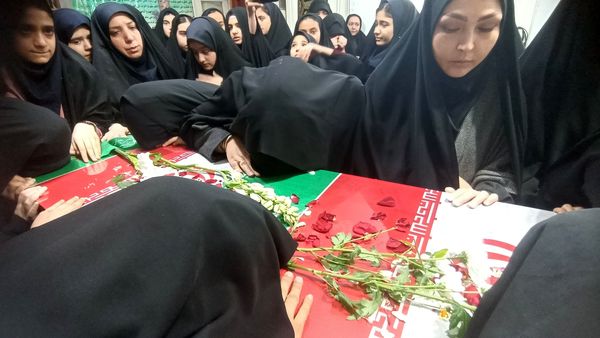  شهید گمنام ۱۷ ساله مهمان ویژه دبیرستان دخترانه امام حسین(ع) دوره اول  واحد ۳
