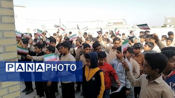 مدارس سندرک یکپارچه در شور انقلابی؛ زنگ انقلاب به صدا درآمد