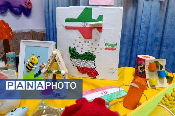  نمایشگاه دستاوردهای انقلاب و روایت‌های فجر در دبستان سمیه شهریار