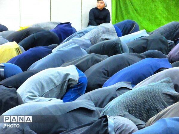 نماز جماعت همزمان با اربعین رهبر شهید انقلاب اسلامی