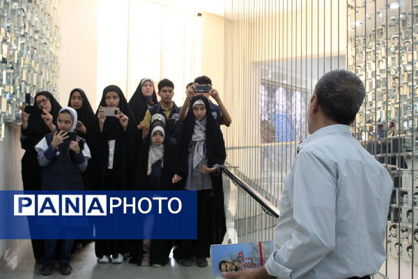 بازدید دانش‌آموز خبرنگاران پانا یزد از باغ موزه دفاع مقدس یزد