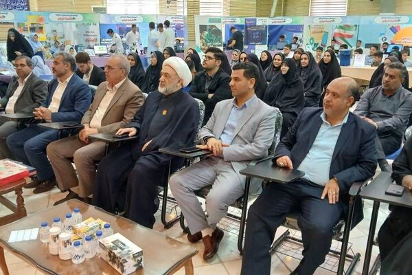 برگزاری نمایشگاه دستاوردهای دانش آموزان مدارس حکمت نبوی. ناحیه دو شهرری 