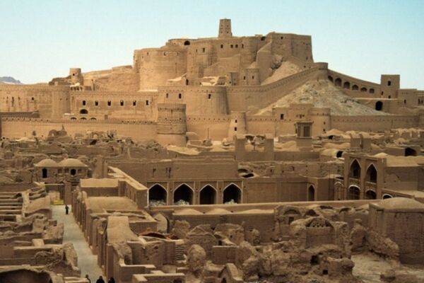 شکوه کهن‌ترین دژ خشتی جهان در قلب کویر