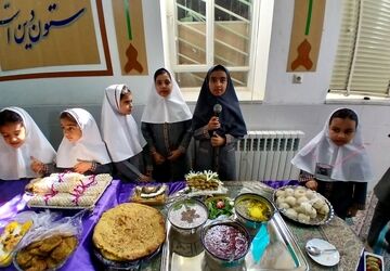 جشنواره غذاهای محلی در دبستان دخترانه علمدار حسینی تفت