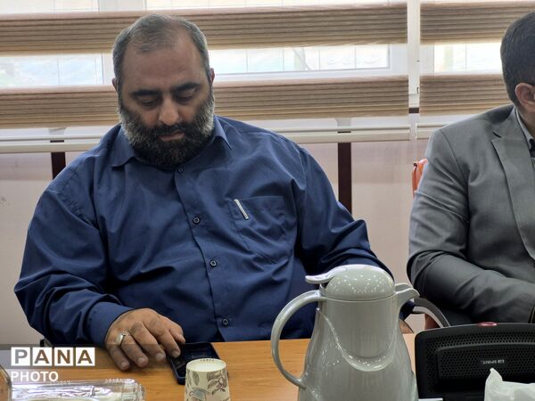 معلمان نمونه در قاب افتخار آموزش و پرورش منطقه ۵