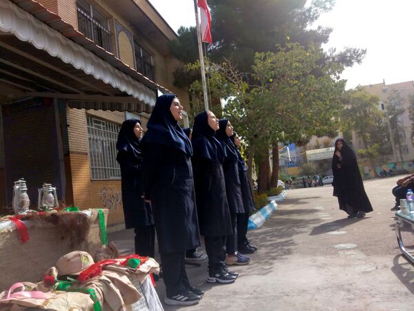 جشن آغاز سال تحصیلی در دبیرستان دخترانه حاتمی 