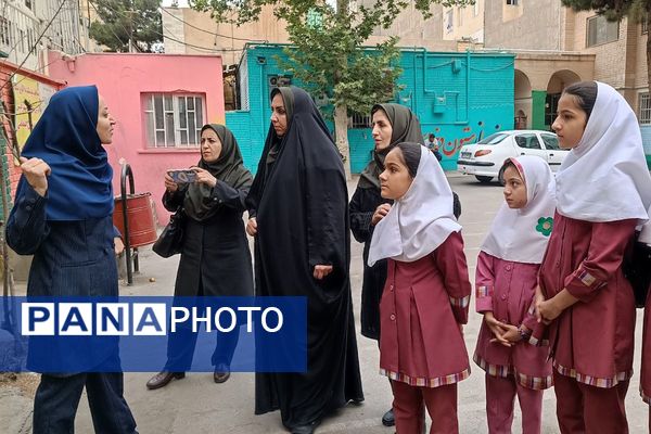 بازدید کارشناس مسئول سلامت و تندرستی آموزش و پرورش شهرستان قدس، از دبستان پروین، در جایگاه یک خانه محیط زیستی