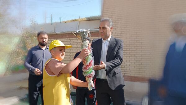 آیـنـده‌سـازان فیـروزکـــوه در میـدان رقابـت ورزشــی دبـسـتــان پـیـامبـر اعـظـم(ص)