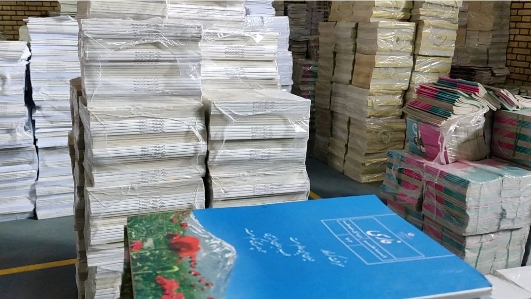 آغاز توزیع کتب درسی در سالن ورزشی دبستان استقلال حاجی‌‌آباد