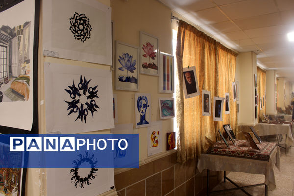 برپایی نمایشگاه هفته مشاغل در هنرستان شهید مهدی هندویان قم