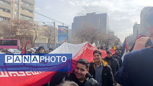 حضور چشمگیر مردم بجنورد در راهپیمایی ۲۲ بهمن