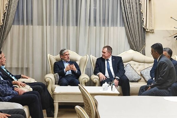 آغاز نشست وزیران علوم سازمان شانگهای/ استقبال وزیر آموزش بلاروس از وزیر علوم ایران