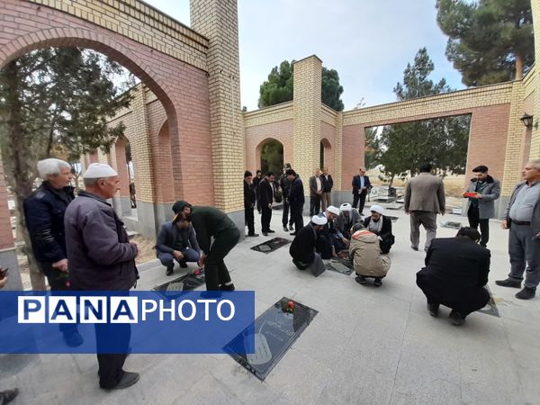 غبارروبی مزار شهدای شهر قاضی و شهر آوا 