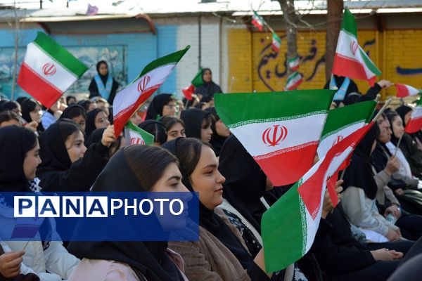 طنین زنگ انقلاب در بهارستان‌دو 