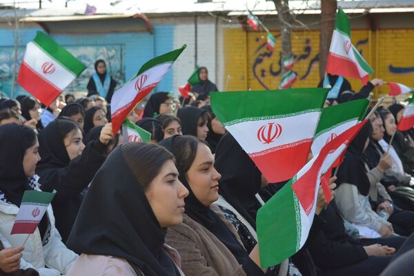 طنین زنگ انقلاب در بهارستان‌دو 