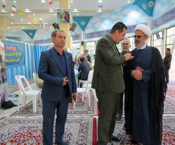 برپایی میز خدمت آموزش و پرورش خراسان شمالی