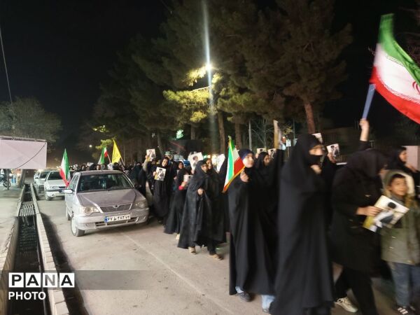 حرکت دسته عزاداری درسومین شب شهادت امام خامنه ای از پنجراه تا مسجد جامع