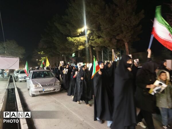 حرکت دسته عزاداری درسومین شب شهادت امام خامنه ای از پنجراه تا مسجد جامع