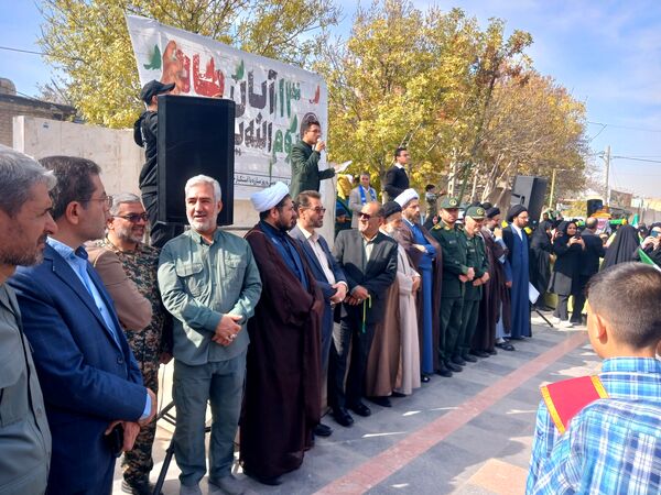 راهپیمایی روز 13 آبان در کوچه‌های شهر رضویه