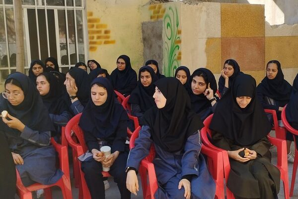 برگزاری جلسه بصیرتی ویژه دفاع مقدس در دبیرستان عفاف رودهن 
