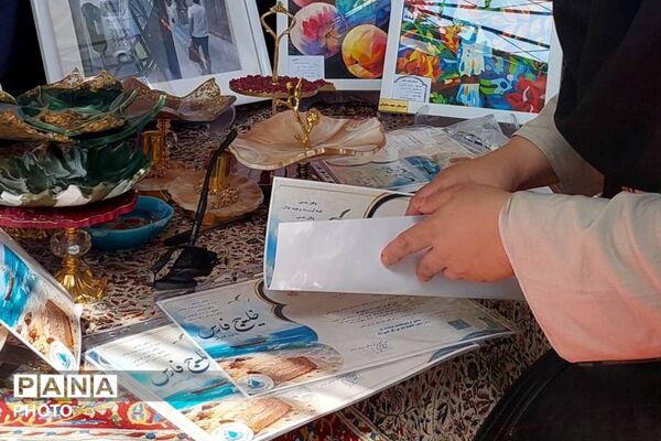تقدیر از دانش‌آموزان برگزیده پویش‌های کانون نیایش منطقه ۶ در آیین افتتاحیه پایگاه‌های تابستانی