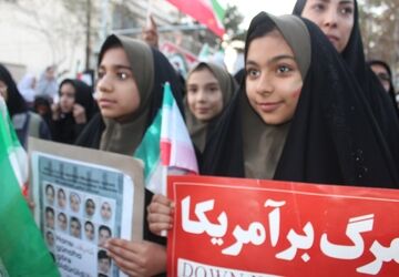 عهد می‌بندم که پشت کشورم باشم