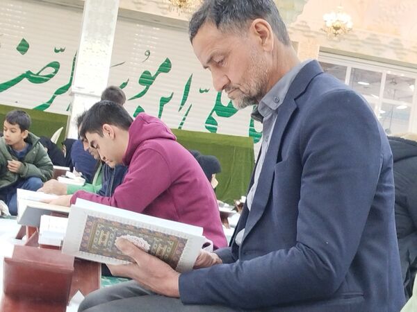 جلسه جزء خوانی قرآن کریم در امامزاده سید حمزه(ع) شهرستان کاشمر