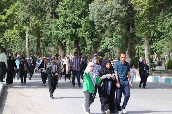 پیاده روی بزرگ خانوادگی در کرمانشاه 