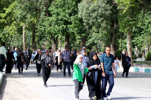 پیاده روی بزرگ خانوادگی در کرمانشاه 