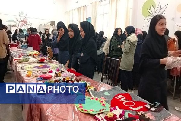 برپایی نمایشگاه و بازارچه کارو فناوری در دبیرستان شهید مجید دهنوی نیشابور