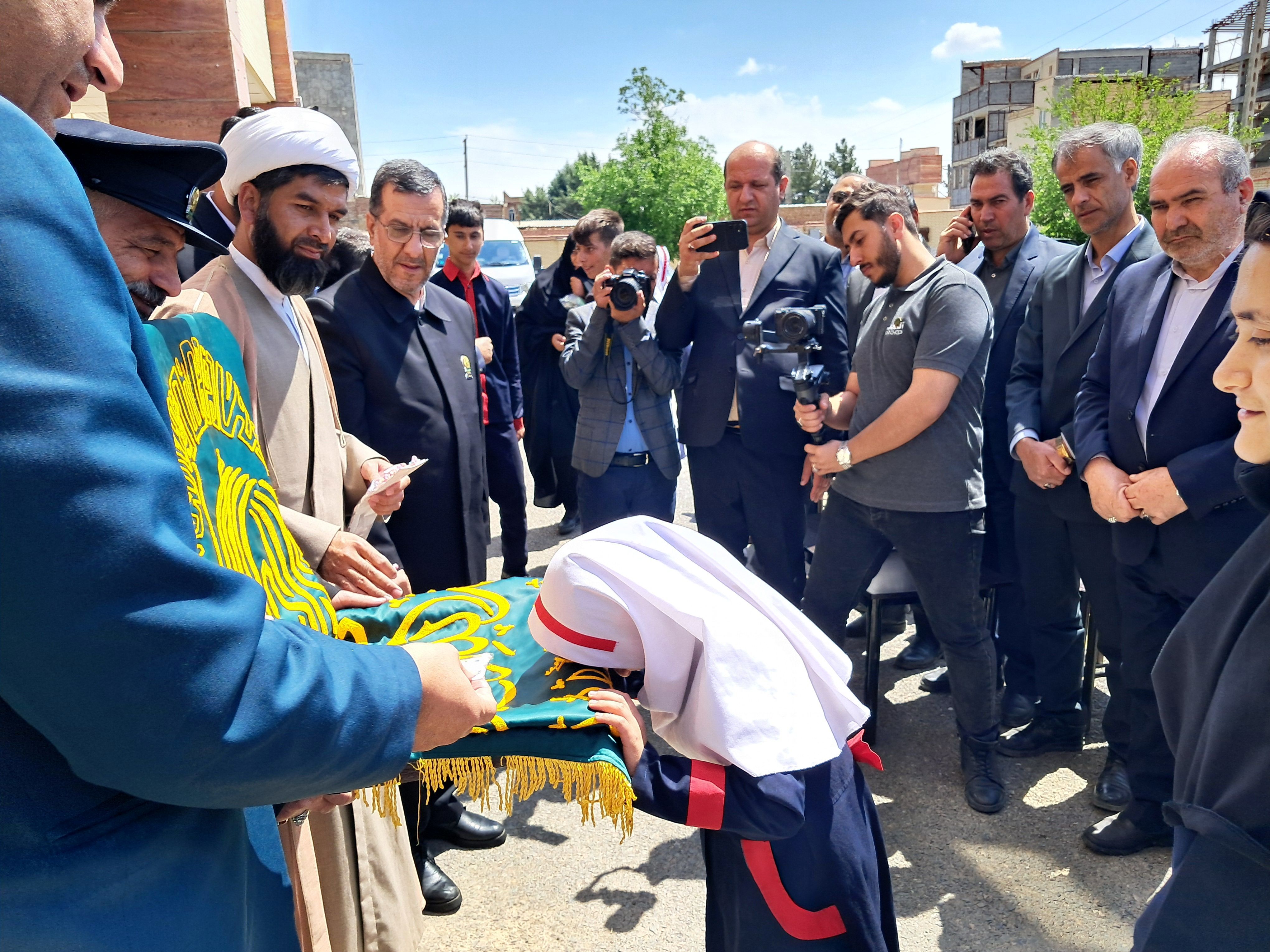 پرچم متبرک رضوی در مدارس شهرستان عجب‌شیر 