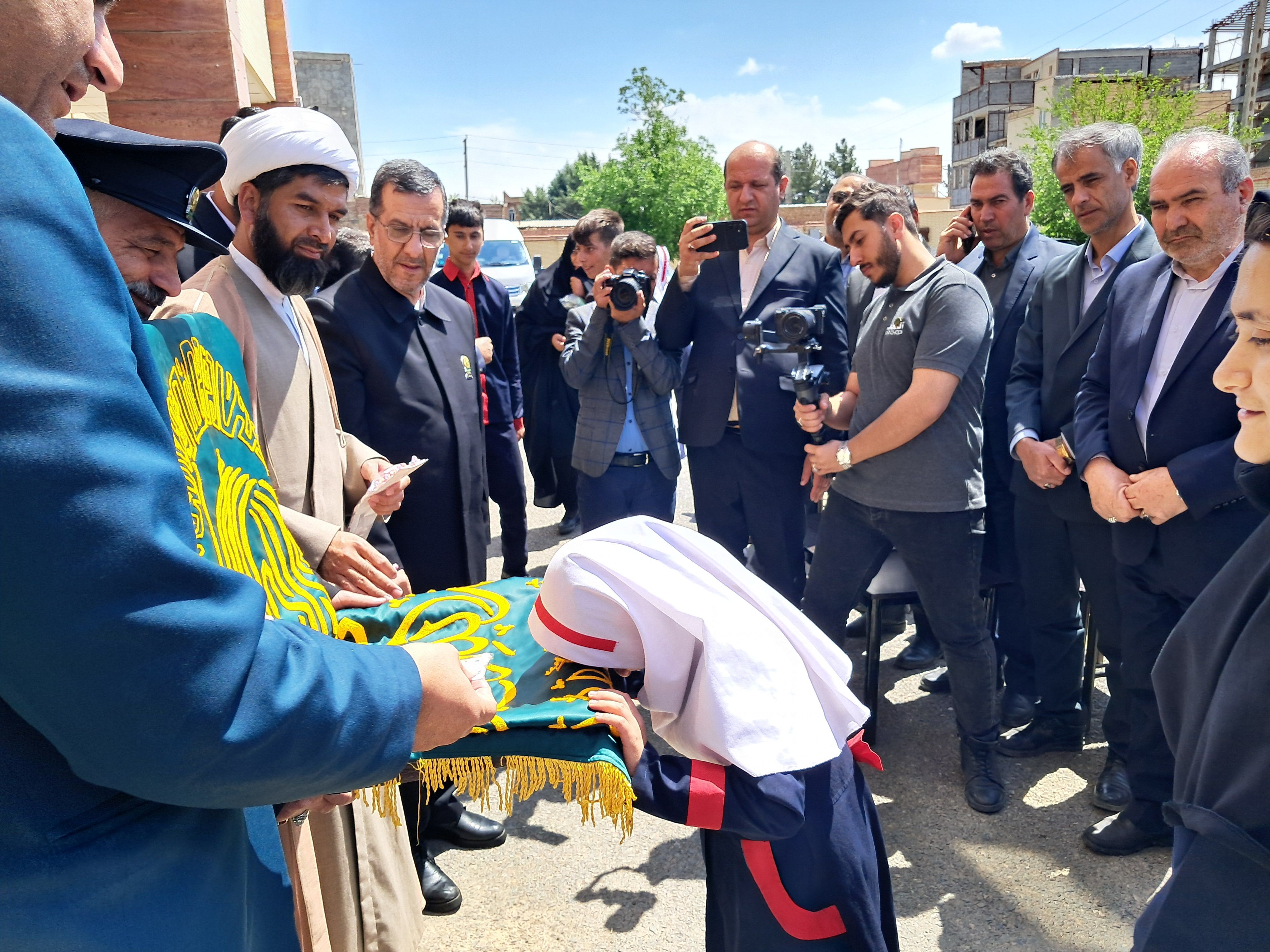 پرچم متبرک رضوی در مدارس شهرستان عجب‌شیر 
