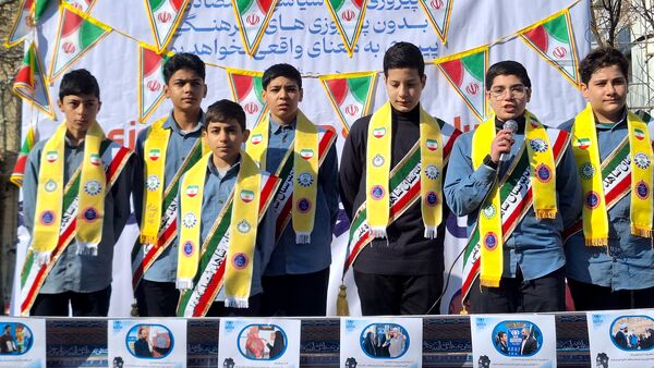 راهپیمایی یوم‌الله ۲۲بهمن با حضور پرشور مردم در استان البرز