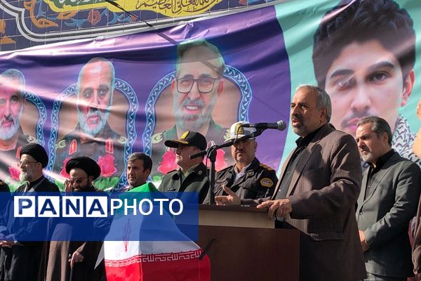 اجتماع عظیم دانش آموزان ناحیه دو شهرری به مناسبت یوم الله ۱۳ آبان در میدان نماز