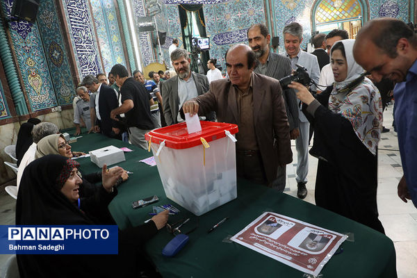 مرحله دوم انتخابات چهاردهمین دوره ریاست‌ جمهوری در حسینیه ارشاد