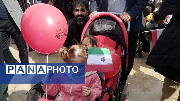 جلوه هایی از راهپیمایی جشن پیروزی انقلاب در شهر قم