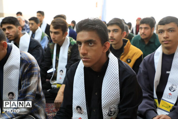 دیدار دانش آموزان بسیجی شهرستان بیرجند با نماینده ولی فقیه در استان