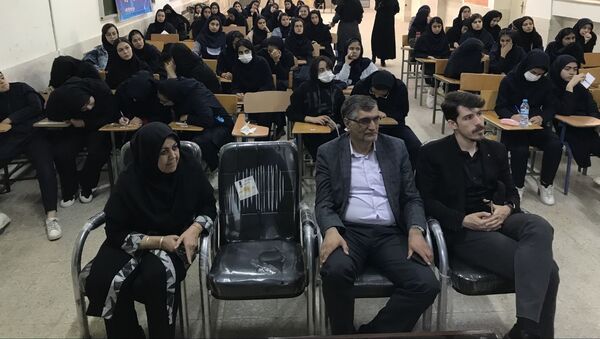 همایش آشنایی با کنکور در دبیرستان عفاف ناحیه ۲ 