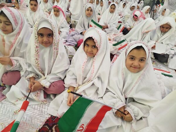 بزرگ‌ترین مراسم جشن تکلیف دانش‌آموزان پایه سوم ابتدایی شهرستان مراغه 