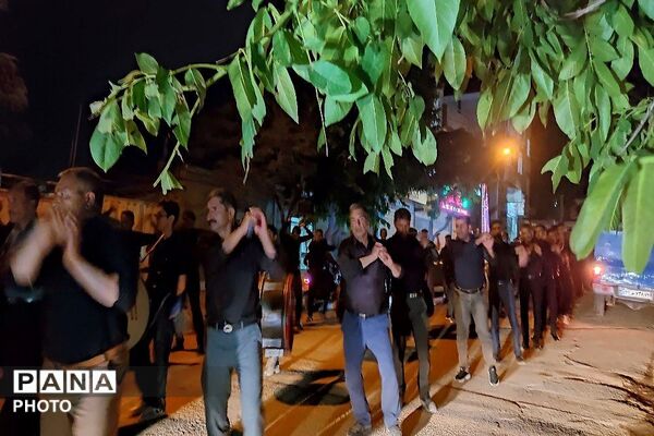هیئت زنجیر زنی ابا عبدالحسین،  شب تاسوعا در شهر بار نیشابور 