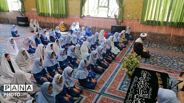 محفل انس با قرآن و اقامه نماز جماعت در سومین روز ماه مبارک رمضان 