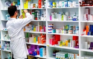 تاثیر غیرمستقیم مکانیسم ماشه بر بازار دارو/ دولت و مجلس برای ذخیره استراتژیک دارو اقدام کرده‌اند
