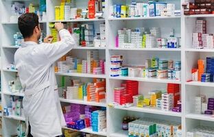 تاثیر غیرمستقیم مکانیسم ماشه بر بازار دارو/ دولت و مجلس برای ذخیره استراتژیک دارو اقدام کرده‌اند